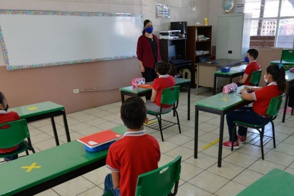 Por contagios de Covid-19 han cerrado 303 escuelas, reporta Salud