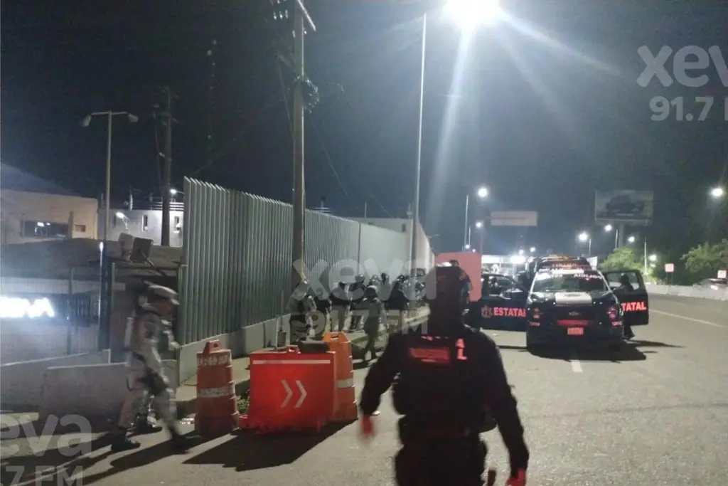 Tras revuelta en el CRESET, trasladan otro grupo de reos al penal de Huimanguillo