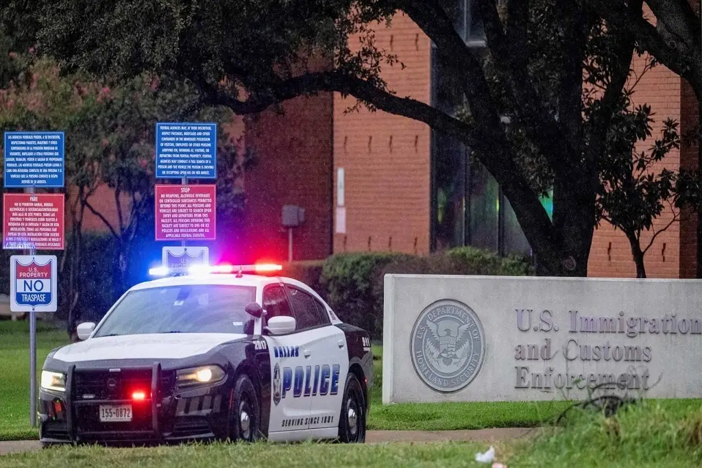  Juez ordena a ICE mejorar condiciones 'inhumanas' en centro migratorio cerca de Chicago