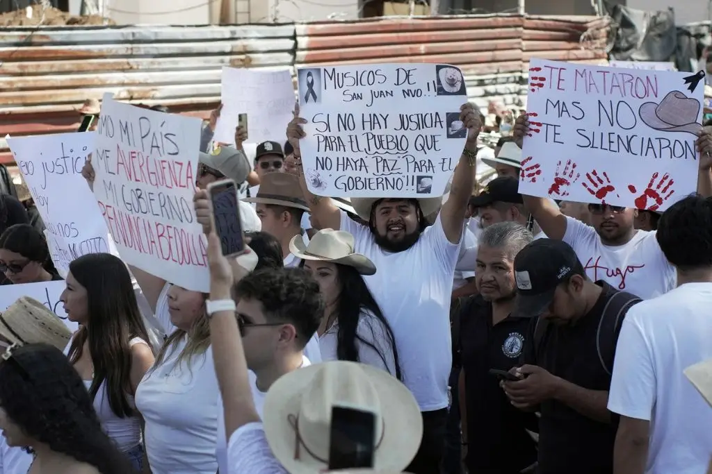 Más de 60 mil personas se manifiestan en Uruapan tras el asesinato de Carlos Manzo 