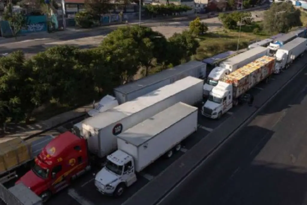 Transportistas anuncian bloqueos y cierre de carreteras en Tabasco para este lunes