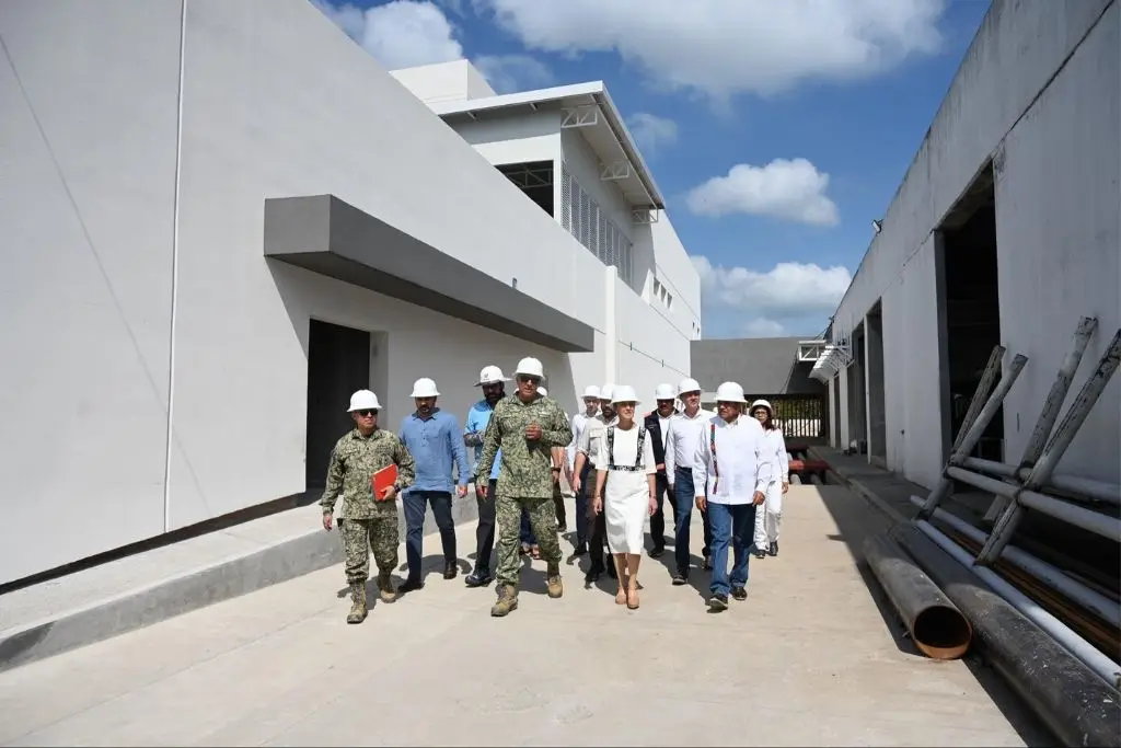 Sheinbaum supervisa avances del Hospital General de Cárdenas; estará listo en marzo de 2026