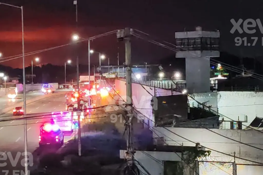 Trasladan otro grupo de reclusos del CRESET al CERESO de Huimanguillo en operativo de alta seguridad