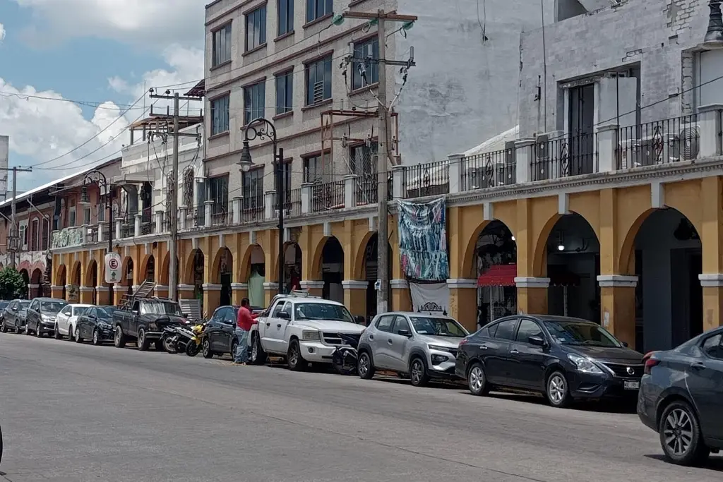 Preocupa a comercios proliferación de indigentes y migrantes en Zona Luz