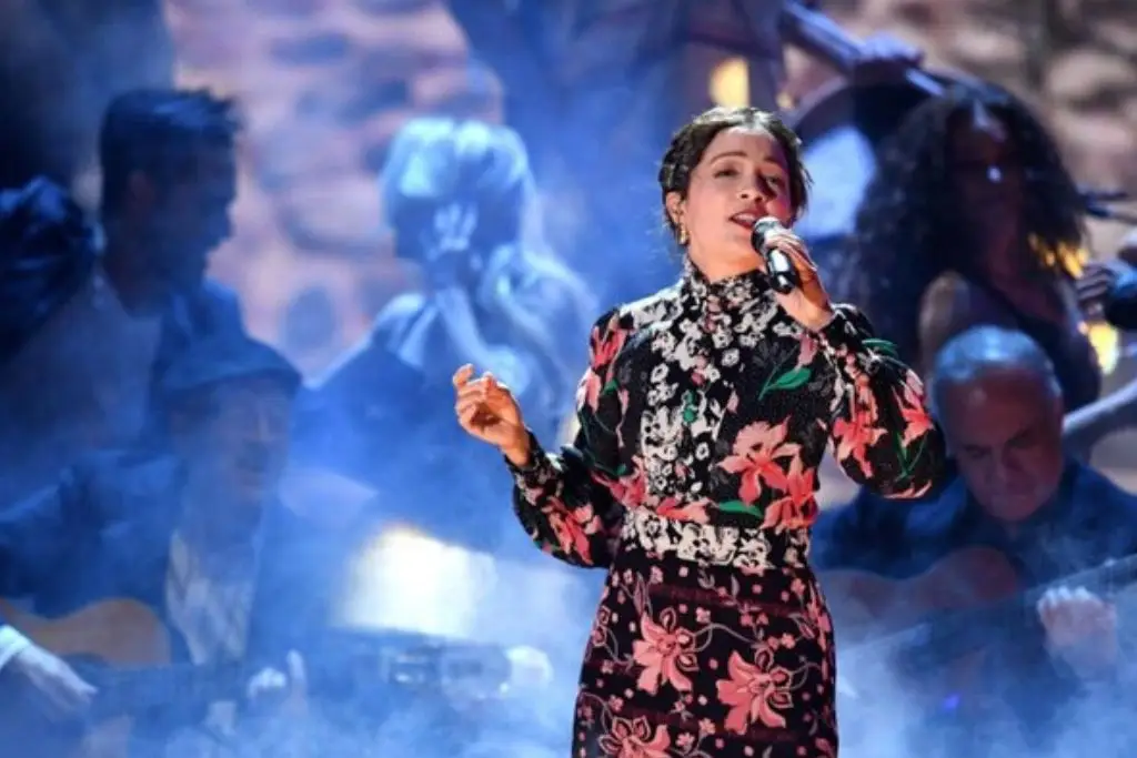 Rolling Stone sitúa discos de Lafourcade y Kevin Kaarl entre los tres grandes en español  
