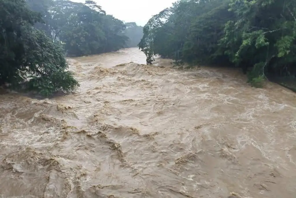 Disminuyen ríos en zona serrana de Tabasco; siguen sin localizar a dos de sus habitantes