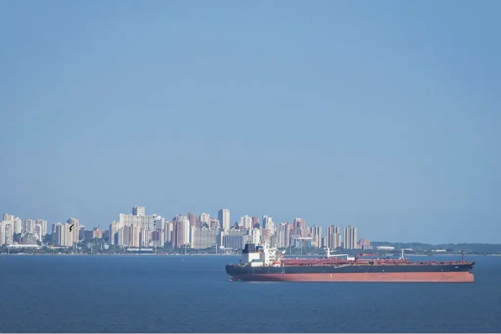 EE.UU. intercepta un tercer buque petrolero cerca de Venezuela