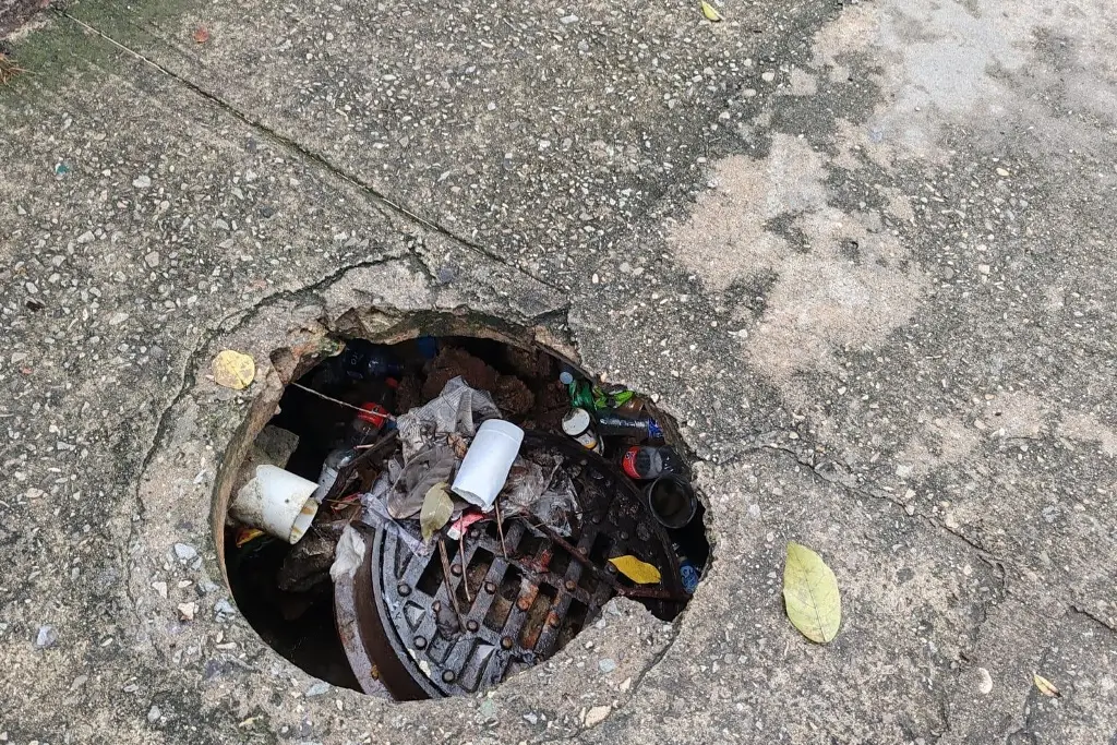 Solicitan reponer tapa de registro en avenida Heroico Colegio Militar