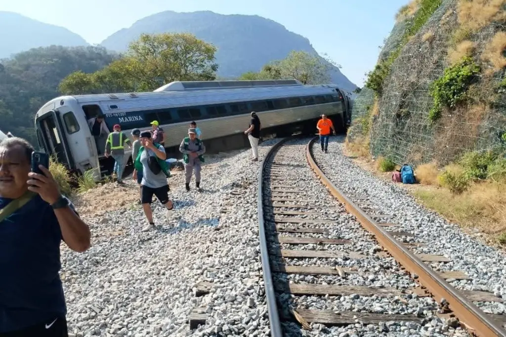 FGR inicia investigación por el descarrilamiento del Tren Interoceánico en Oaxaca