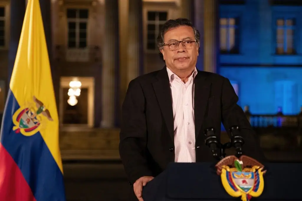 Petro dice que 'lancheros' sobrevivieron a un ataque de EE.UU. en el Pacífico