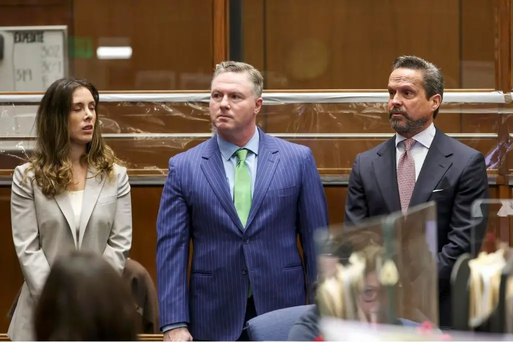 Comparecencia de Nick Reiner se aplaza hasta febrero; abogado se retira del caso