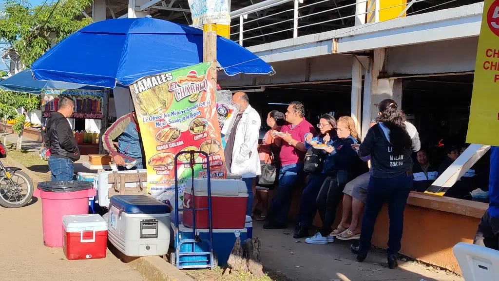 Abarrotan tabasqueños puestos de tamales por 'Dia de la Candelaria'
