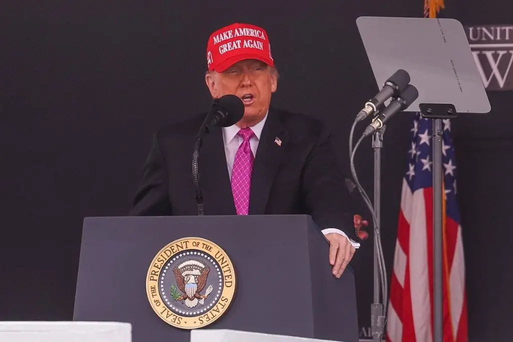 Trump firma la ley para reabrir el Gobierno de Estados Unidos