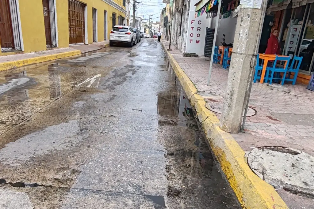 Piden reparar fuga de agua en Calle Miguel Hidalgo 