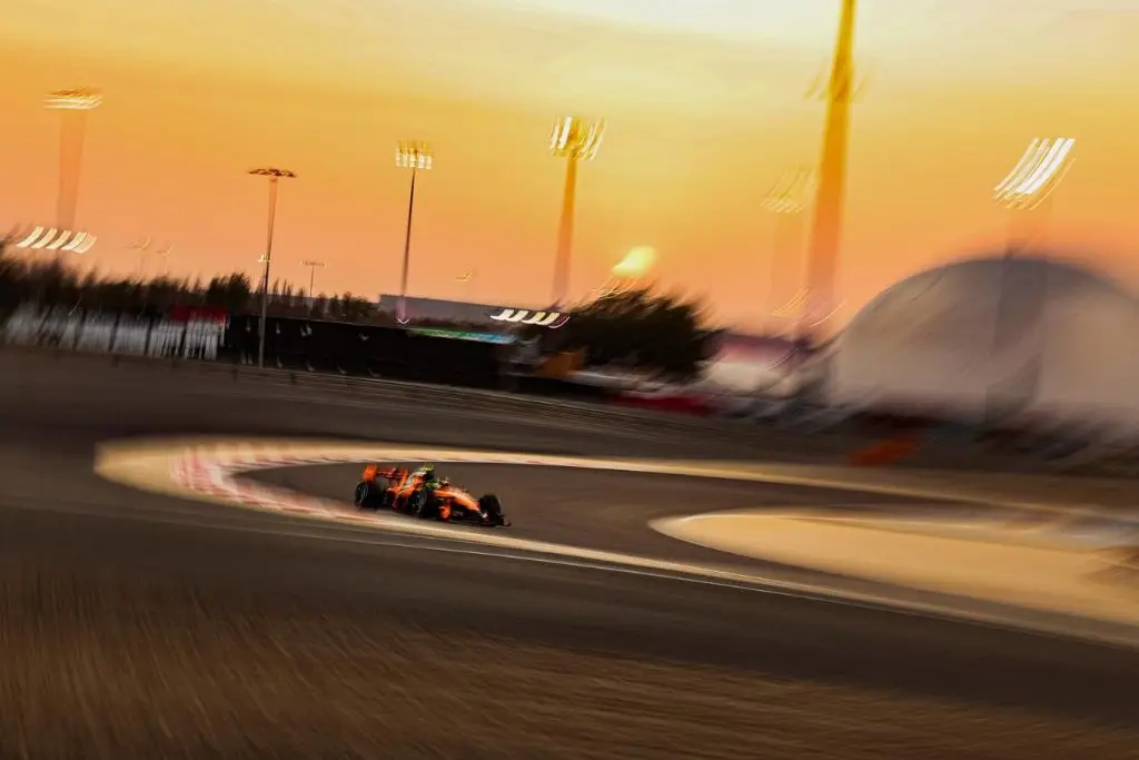 Norris, el más rápido en Bahrein y 'Checo' termina delante de Bottas