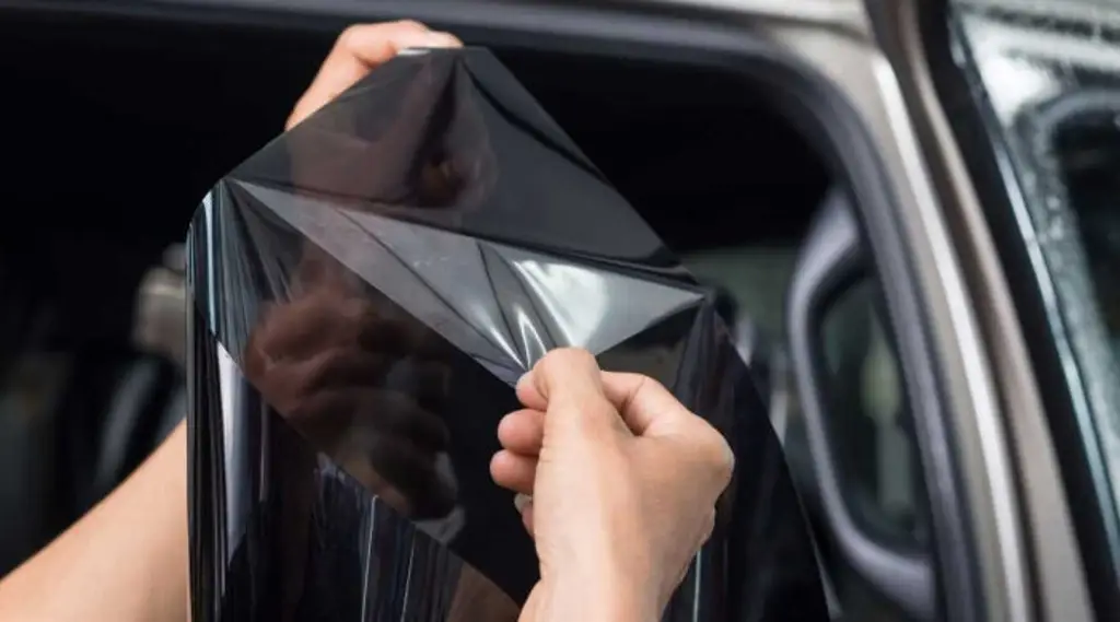 Multas por vidrios polarizados alcanzan hasta 5 mil pesos; advierte PEC