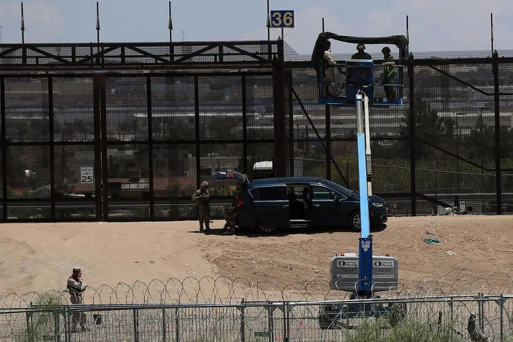 Ciudades de EE.UU. repudian millonario plan de adaptar almacenes en centros migratorios 