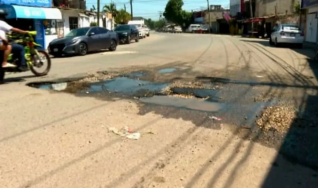 Piden reparar fuga en la colonia Miguel Hidalgo en Villahermosa