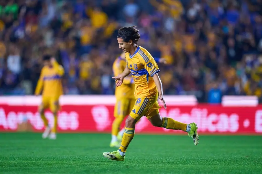 Diego Laínez renueva con Tigres hasta 2029