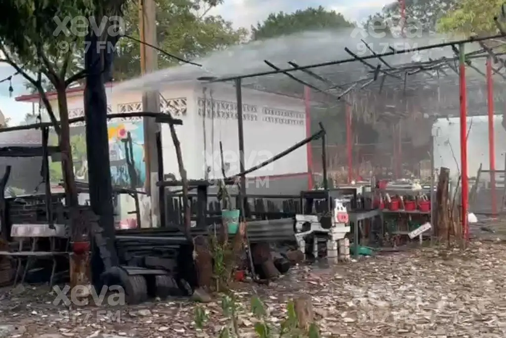 Incendio en cocina chontal del Plantel 28, deja tres alumnos sofocados