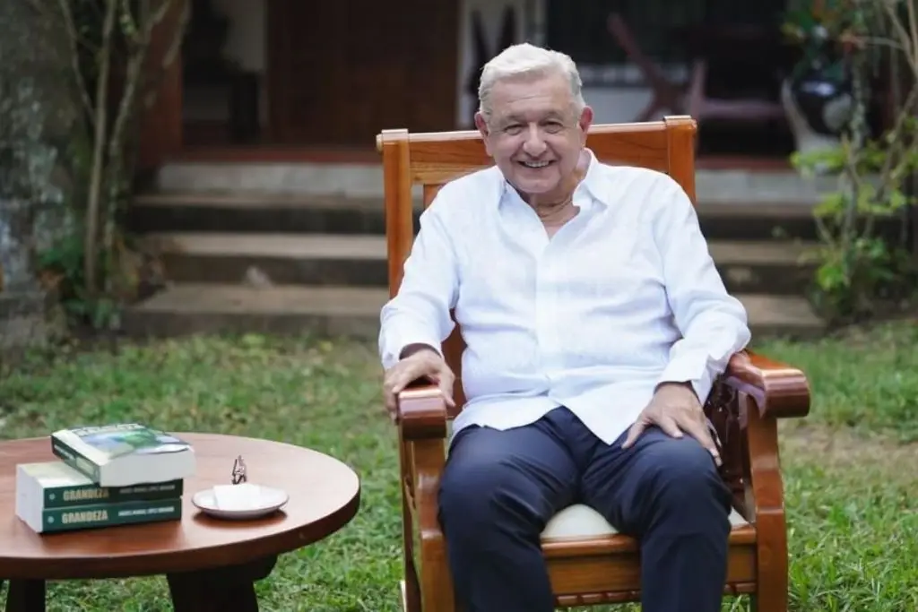 AMLO reaparece; pide apoyar a Cuba con dinero