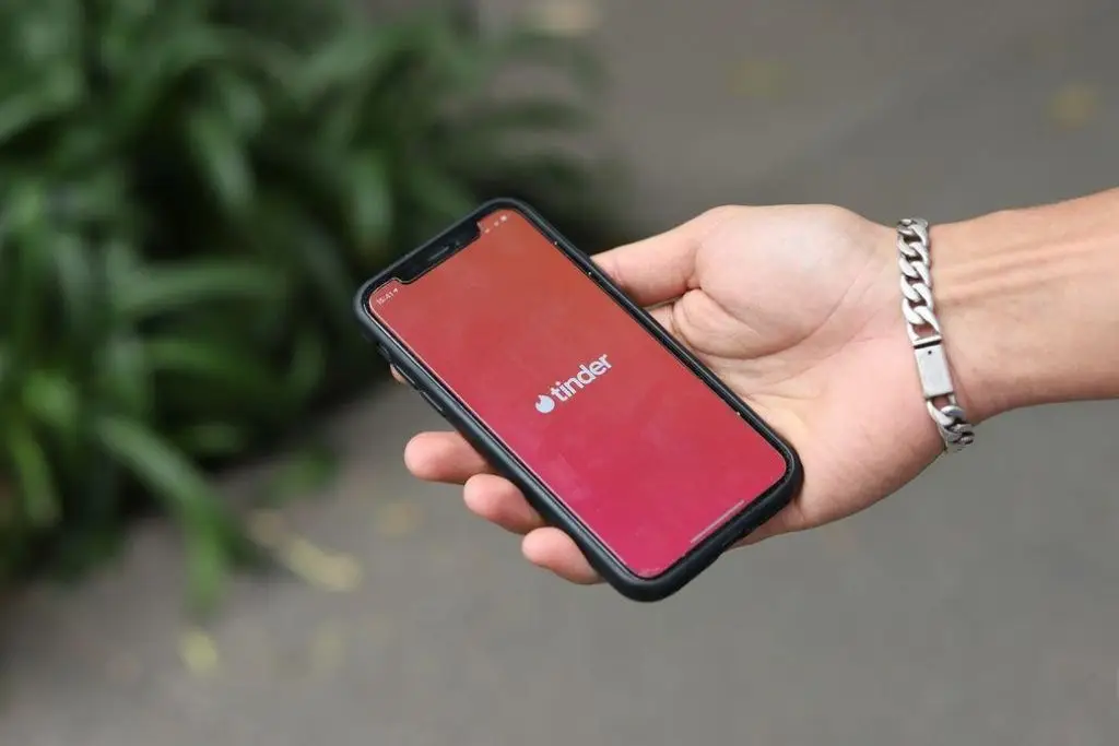 Tinder incorpora más IA para crear 'matches' 