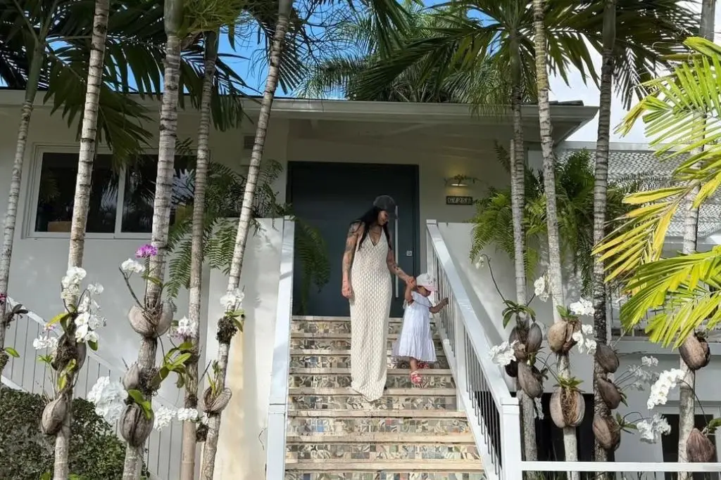 Cazzu comparte nuevas fotos de su hija tras demanda de Nodal