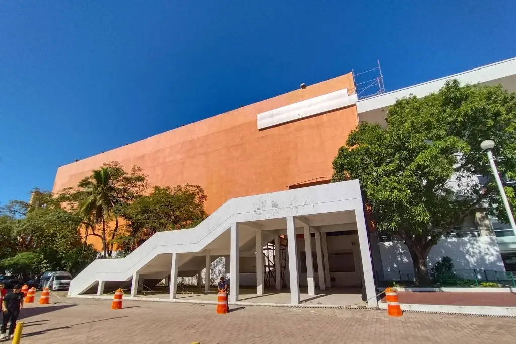 Tienda departamental mantiene interés en adquirir viejo Centro de Convenciones: Finanzas