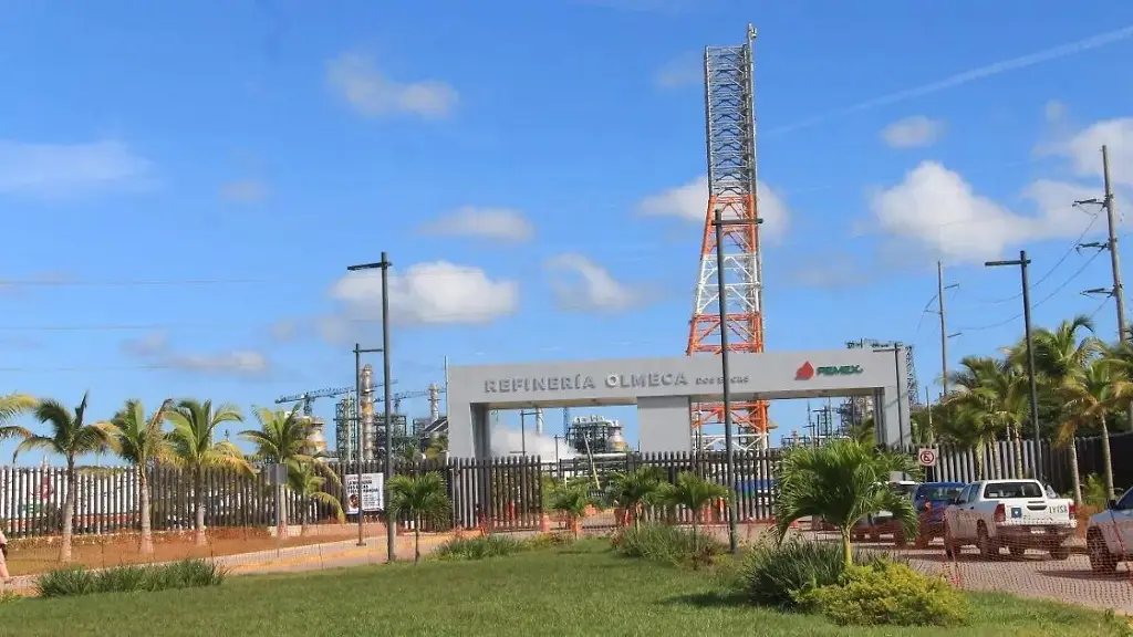 Suspensión de clases por lluvias evitó riesgos a estudiantes tras incendio en Dos Bocas