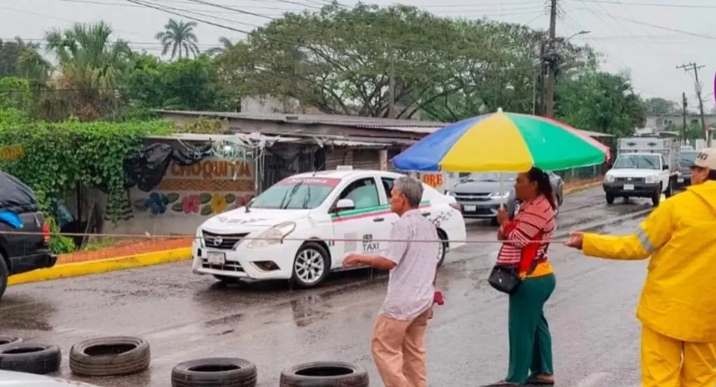 Confirma Educación proceso contra cuatro docentes tras bloqueo de padres en Nacajuca