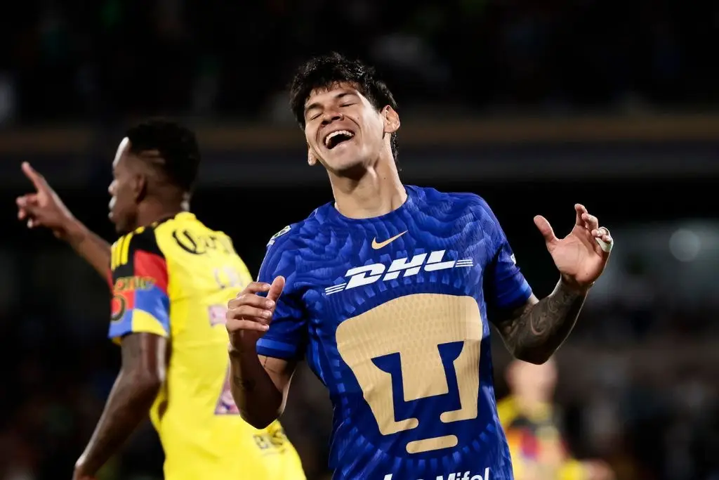 Pumas vence al América con el sello de Robert Morales