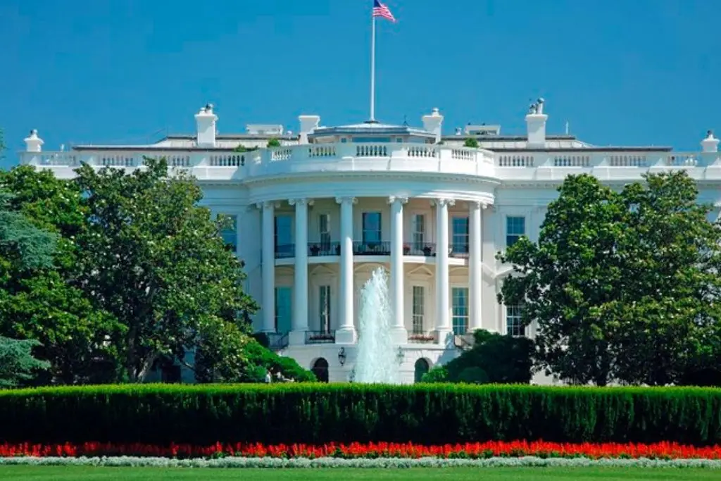 Trump desmantela programa de ayuda a inmigrantes de bajos recursos, según CBS