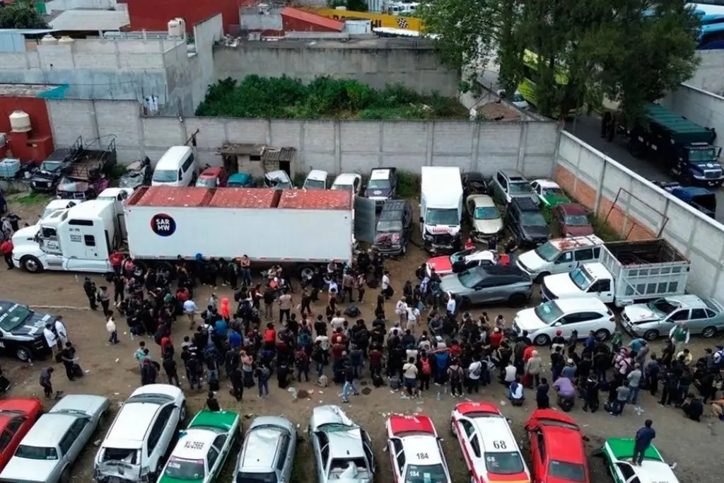 Encuentran a 229 migrantes al interior de un tráiler en Xalapa 