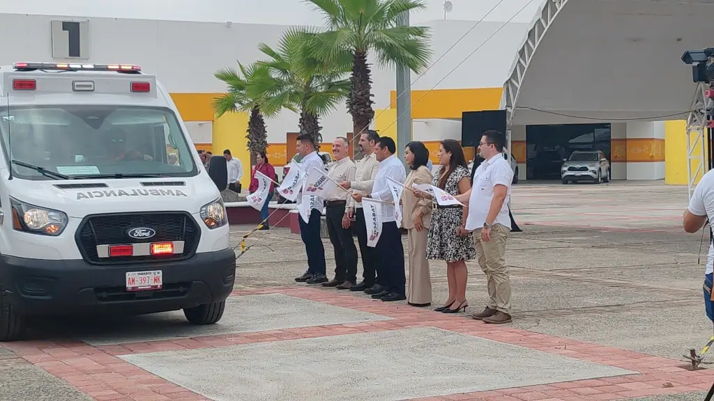  Entrega gobernador 20 ambulancias para centro integradores y sistema estatal de urgencias 