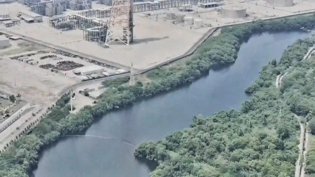 Contienen derrame de hidrocarburo en Paraíso; así luce desde las alturas
