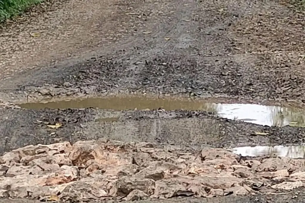 Piden pobladores reparar la carretera hacia Huapacal, en Jalapa
