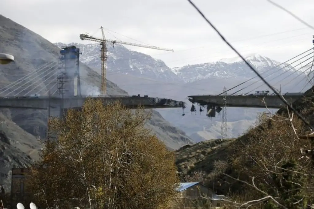 Irán derriba un caza de EE.UU. en su territorio, según medios estadounidenses 