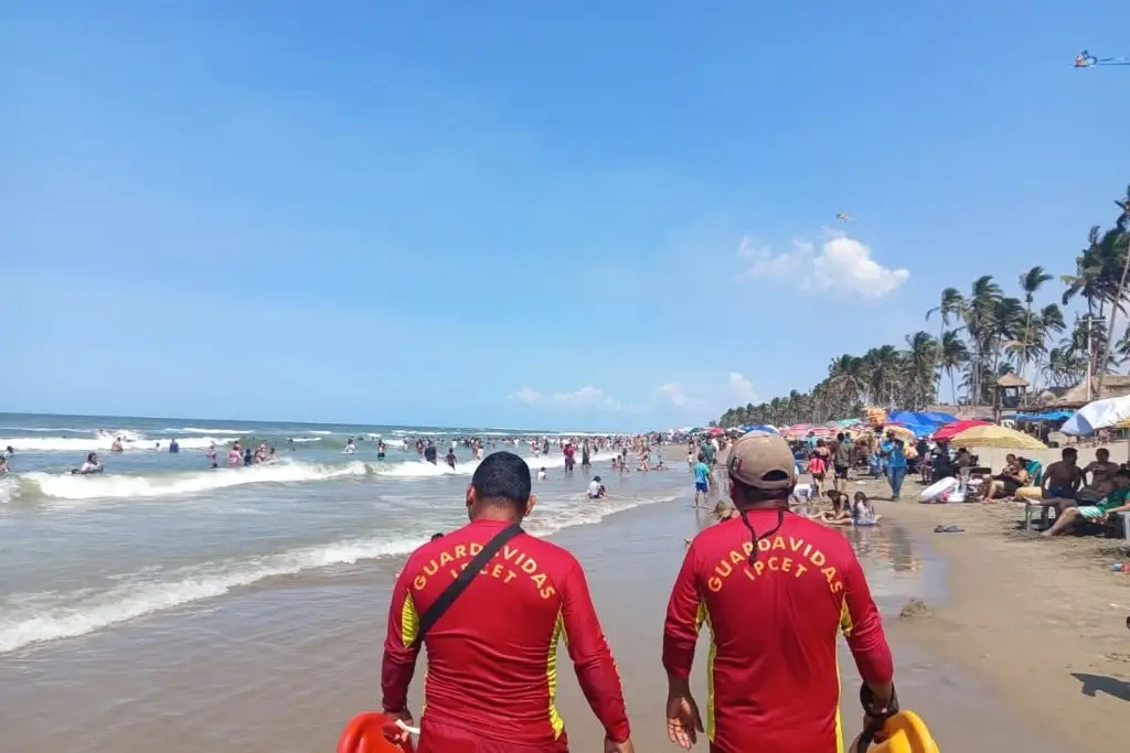 Más de 30 mil personas asisten a playas y balnearios de Tabasco, este sábado 