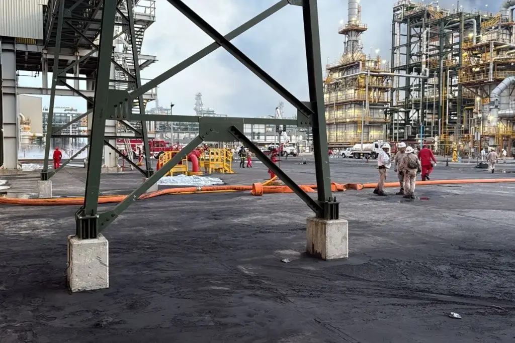 Javier May mantiene comunicación con Sheibaum tras incidente en la refinería Olmeca