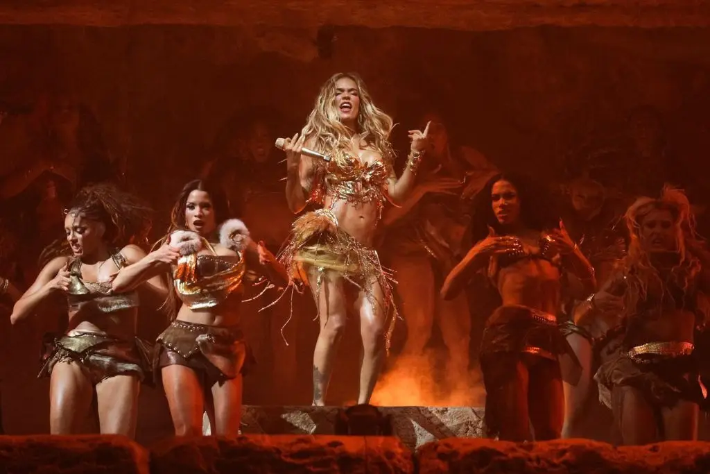 Karol G anuncia nueva gira tras hacer historia en Coachella