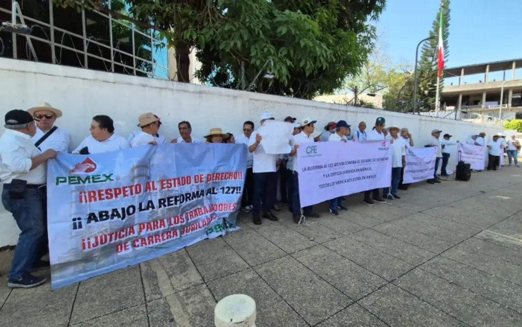 Jubilados protestan en Villahermosa por reforma a ‘pensiones doradas’