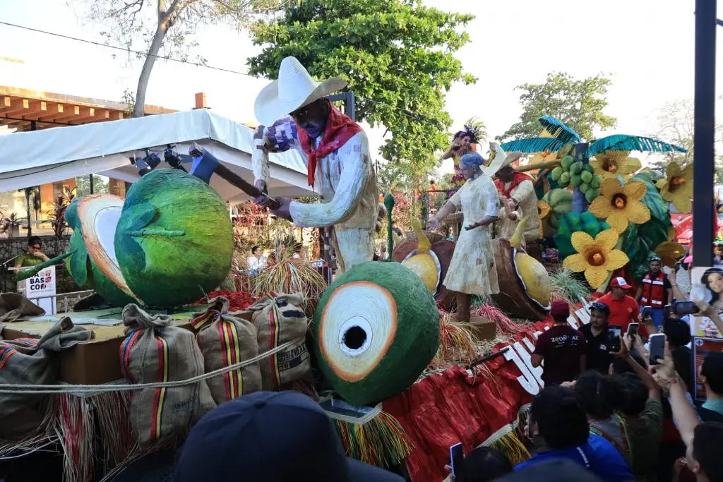 Con el carro 'El Coprero' Jalpa de Méndez gana primer lugar en tradicional Desfile