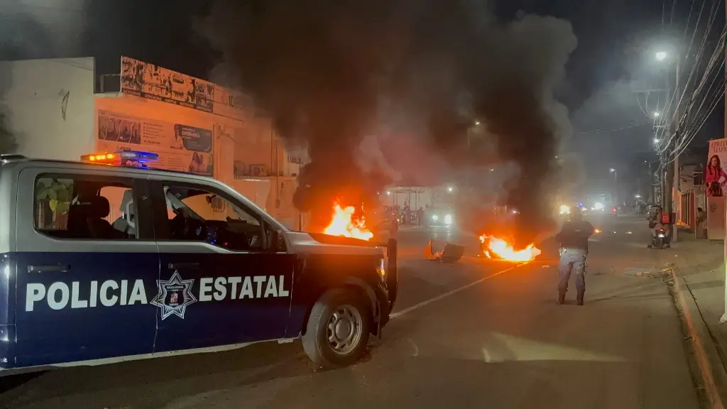 Hombre incendia contenedores en Tierra Colorada; por la tarde habían matado a su hijo 