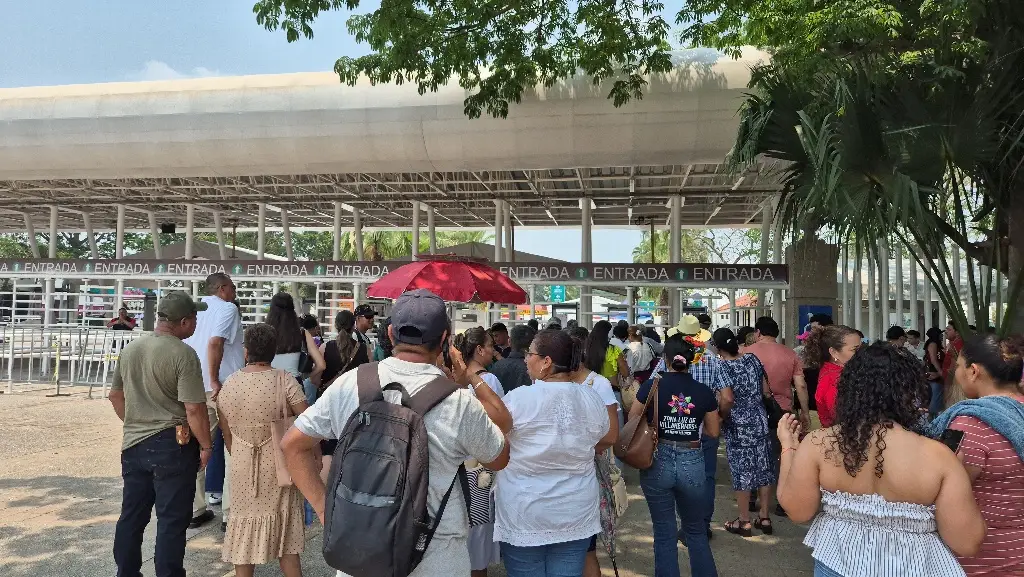 Feria Tabasco reapertura con largas filas de personas
