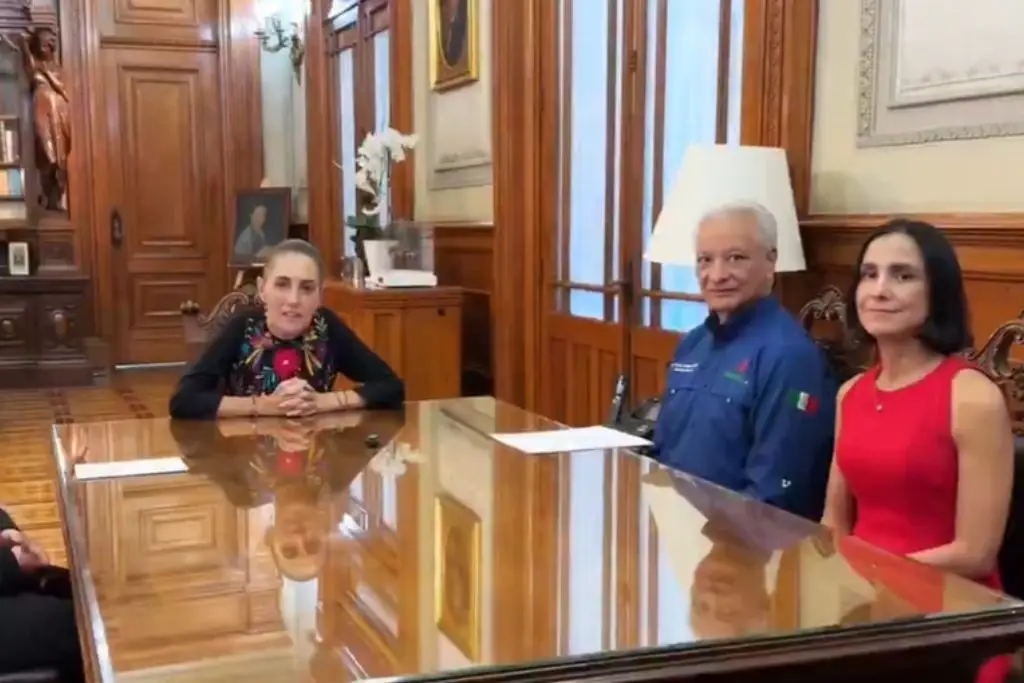 Víctor Rodríguez deja la dirección de Pemex; Juan Carlos Carpio toma su lugar
