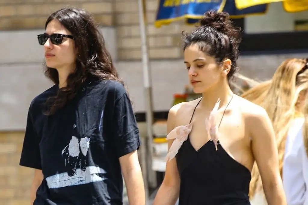 Rosalía confirma su relación con Loli Bahía en Nueva York