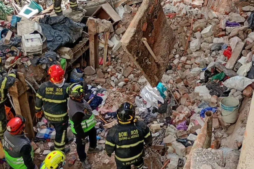 Colapso de vivienda en la alcaldía Cuauhtémoc deja una mujer lesionada y un hombre muerto  