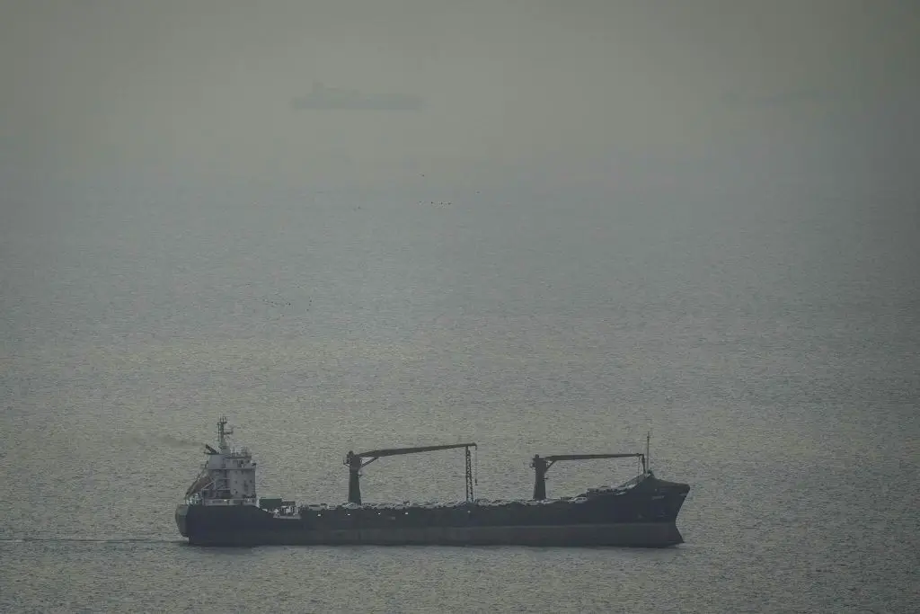 Ataques a buques en el estrecho de Ormuz provocan alza en el precio del petróleo
