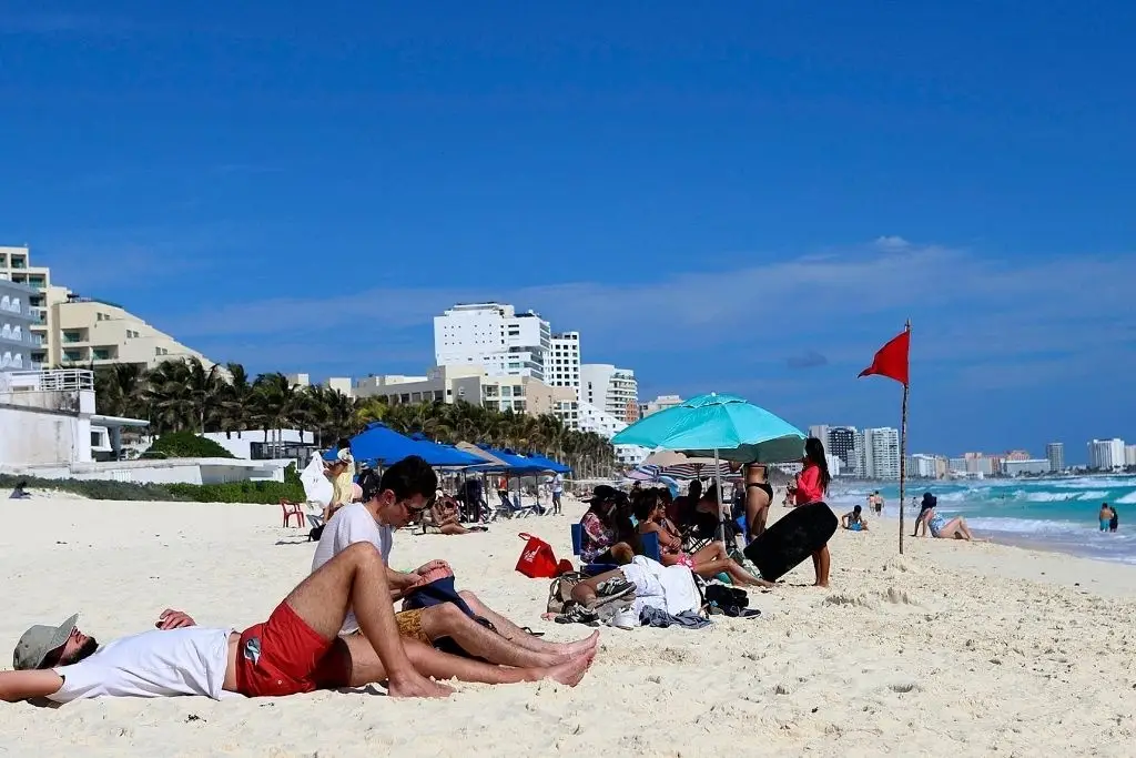 Cofepris alerta por cinco playas con altos niveles de bacterias 