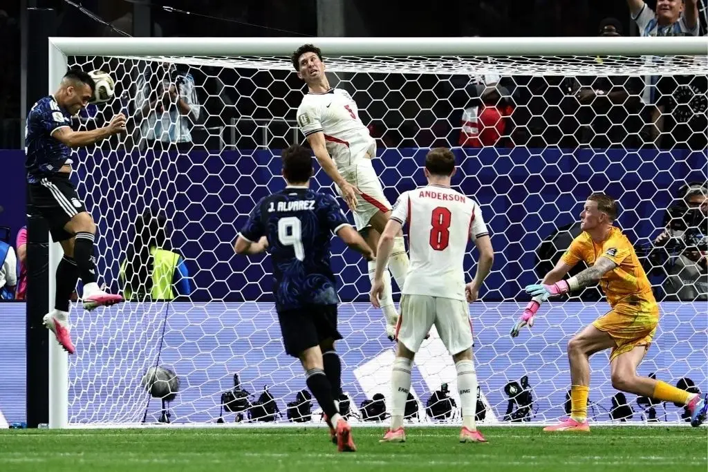 Argentina da vuelta al marcador frente a Inglaterra y jugará la final del Mundial contra España